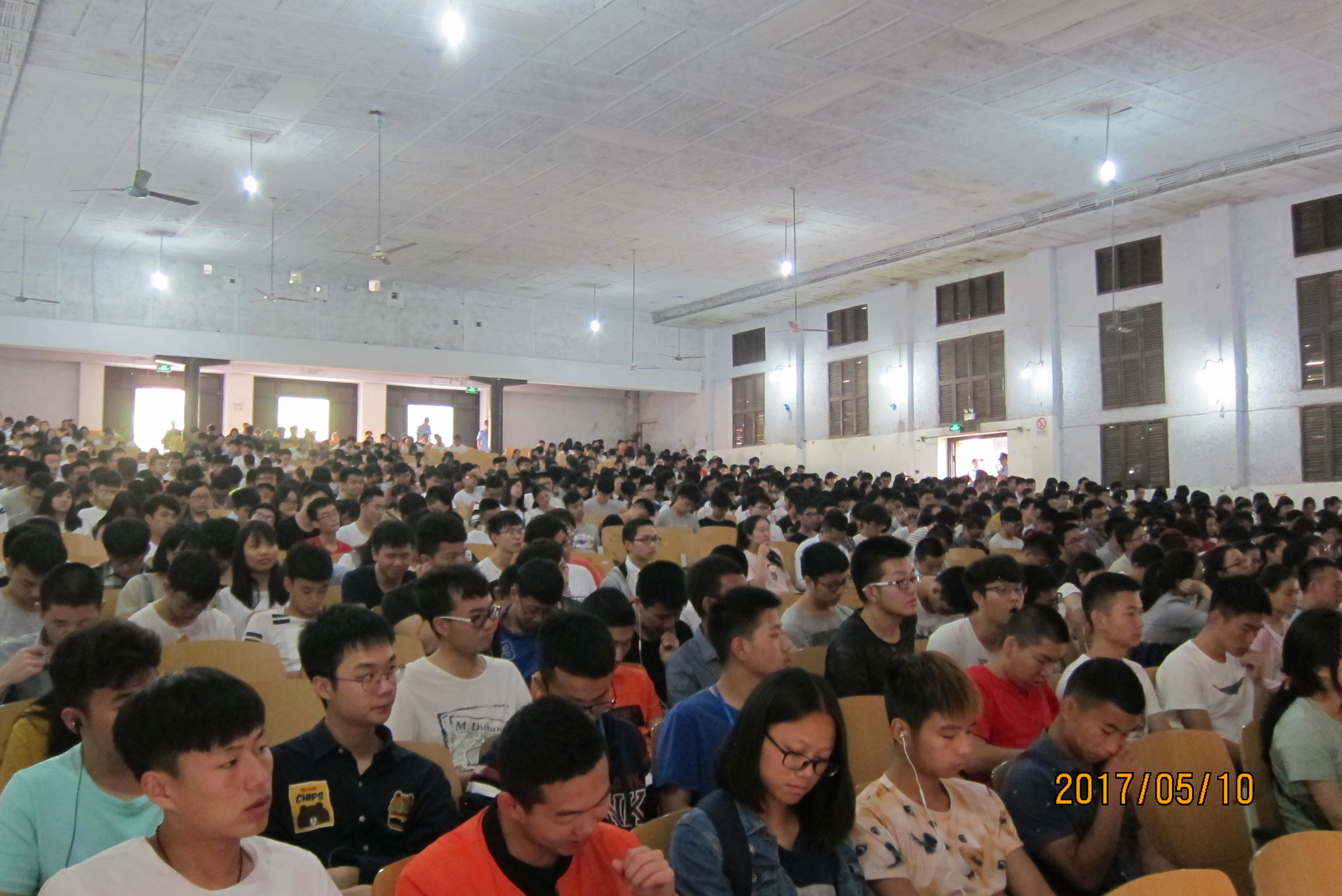 黄岭学院举行消防安全讲座暨应急疏散灭火演练2.JPG