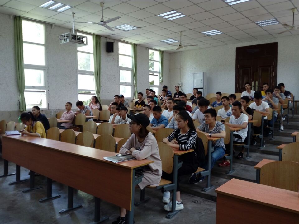 黄岭学院召开2017年大学生应征入伍宣讲会2.jpg